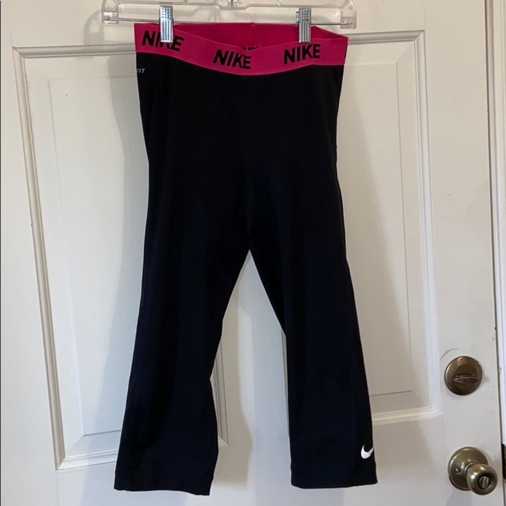 nike black capri leggings